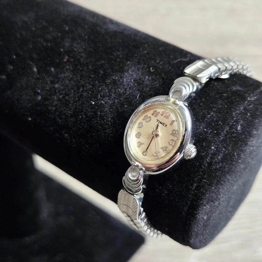 Timex Womens Vintage Silver Tone Oval‎ Face Expansion Band Watch J5 Quartz Parts